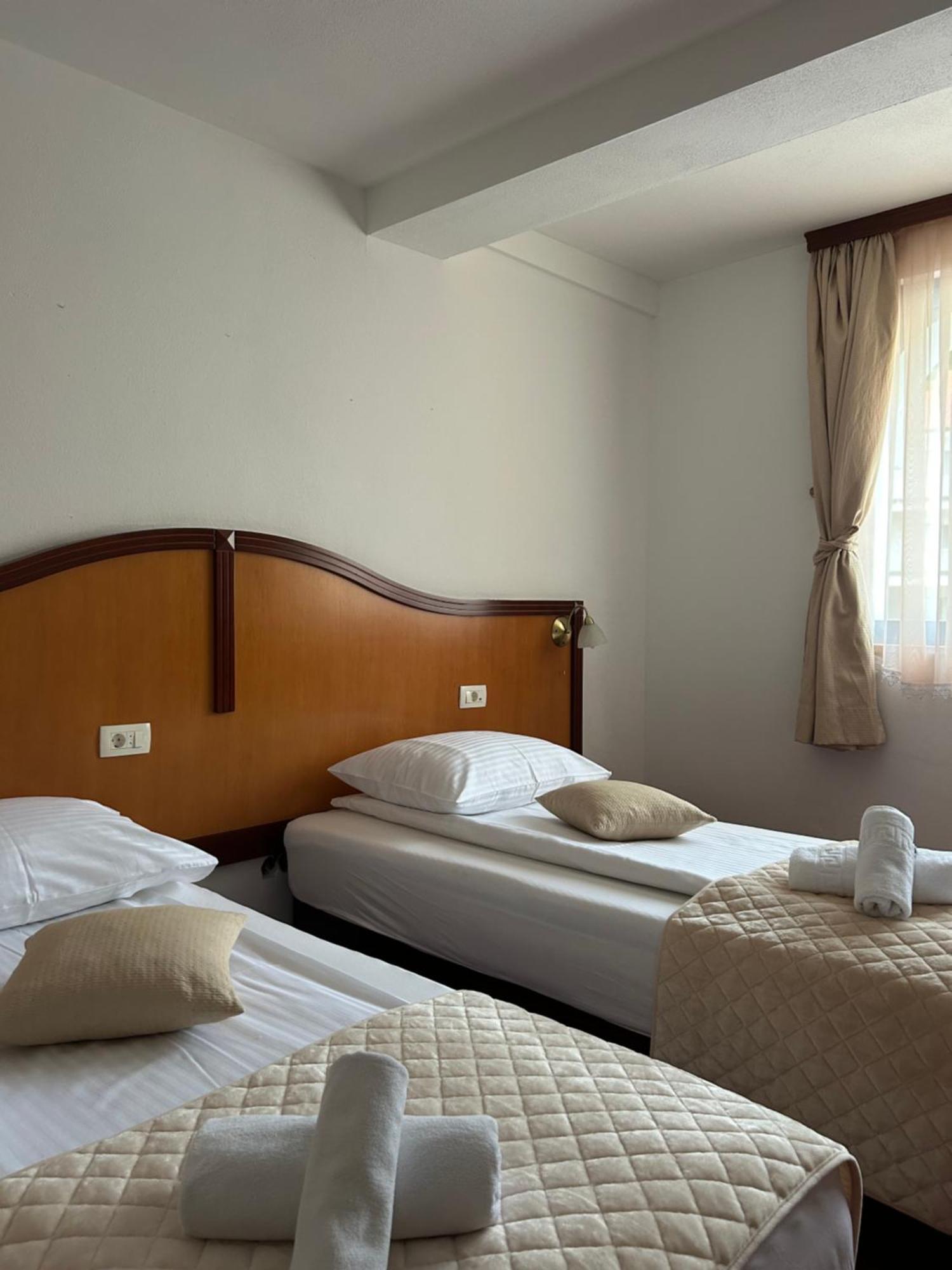 Hotel Bavaria Trogir Donji Seget Exterior foto