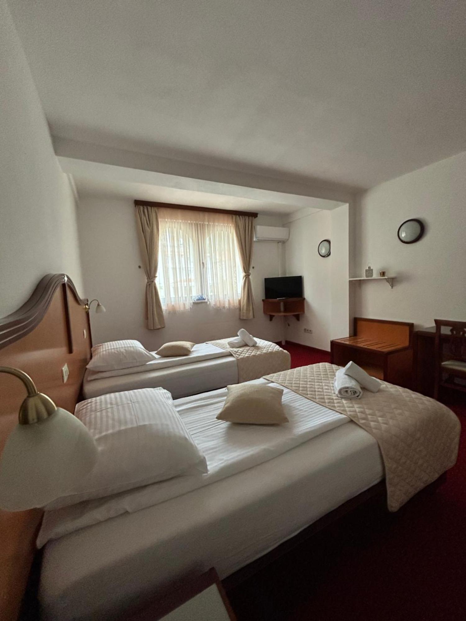 Hotel Bavaria Trogir Donji Seget Exterior foto