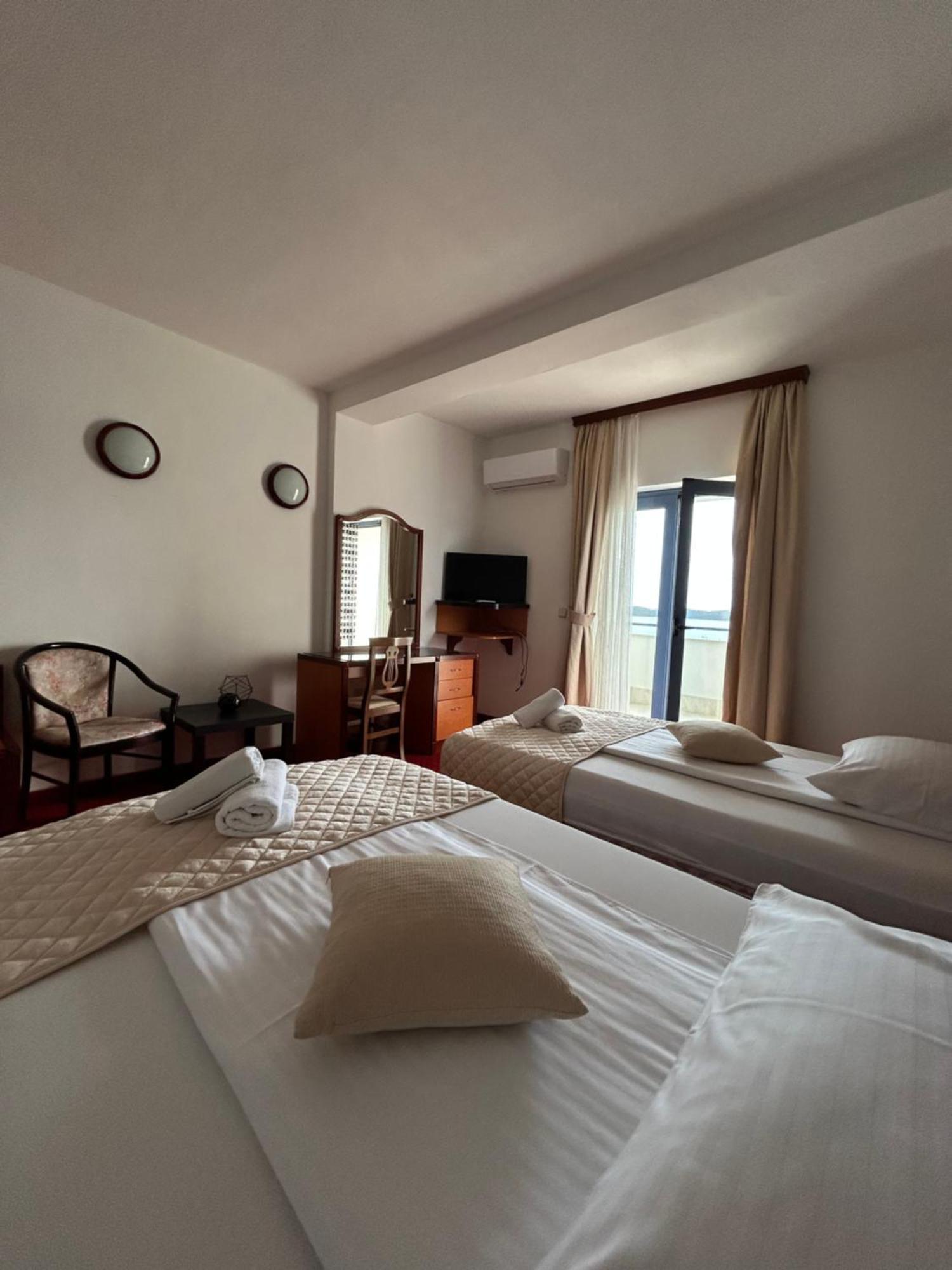 Hotel Bavaria Trogir Donji Seget Exterior foto
