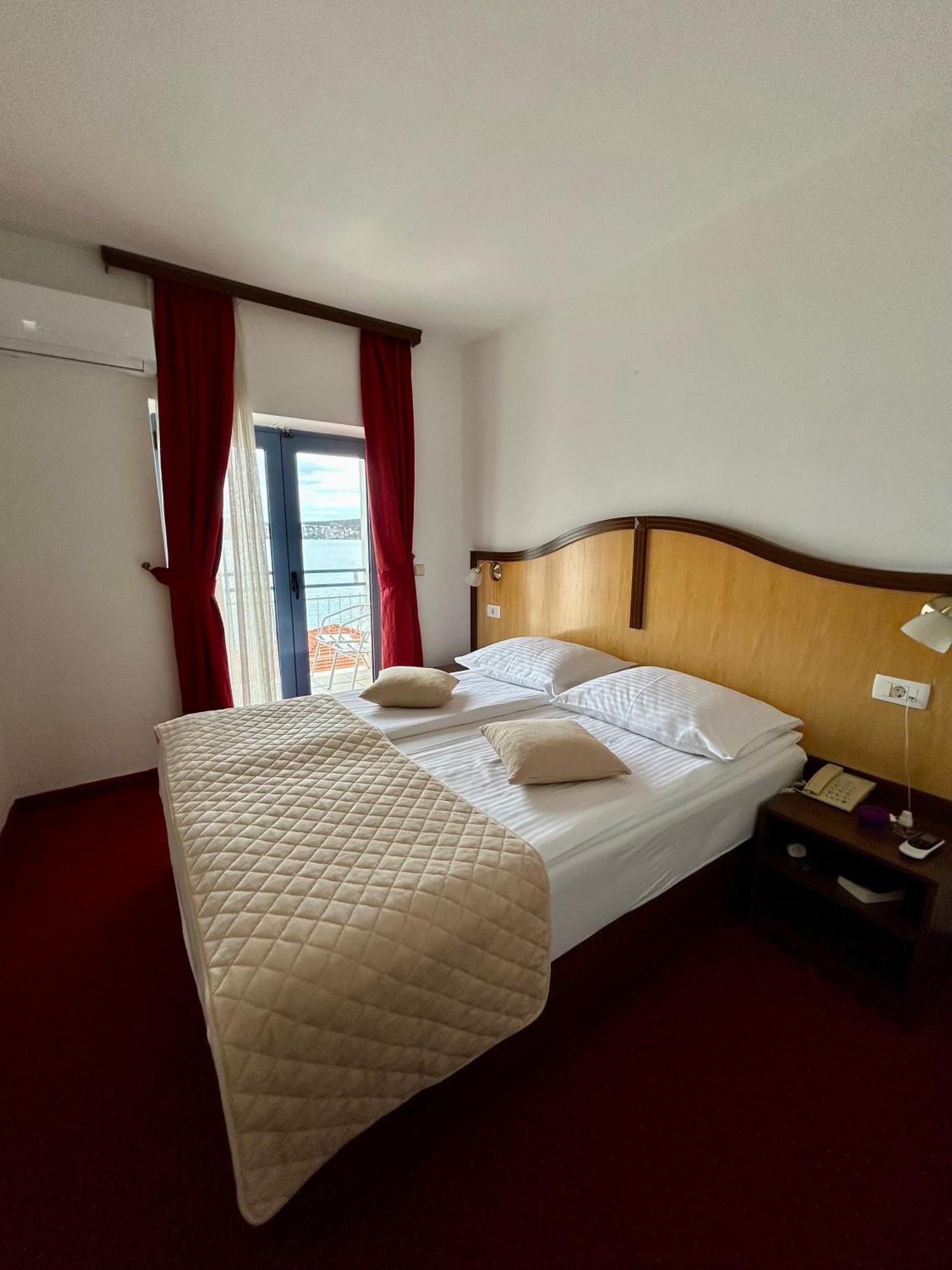 Hotel Bavaria Trogir Donji Seget Exterior foto