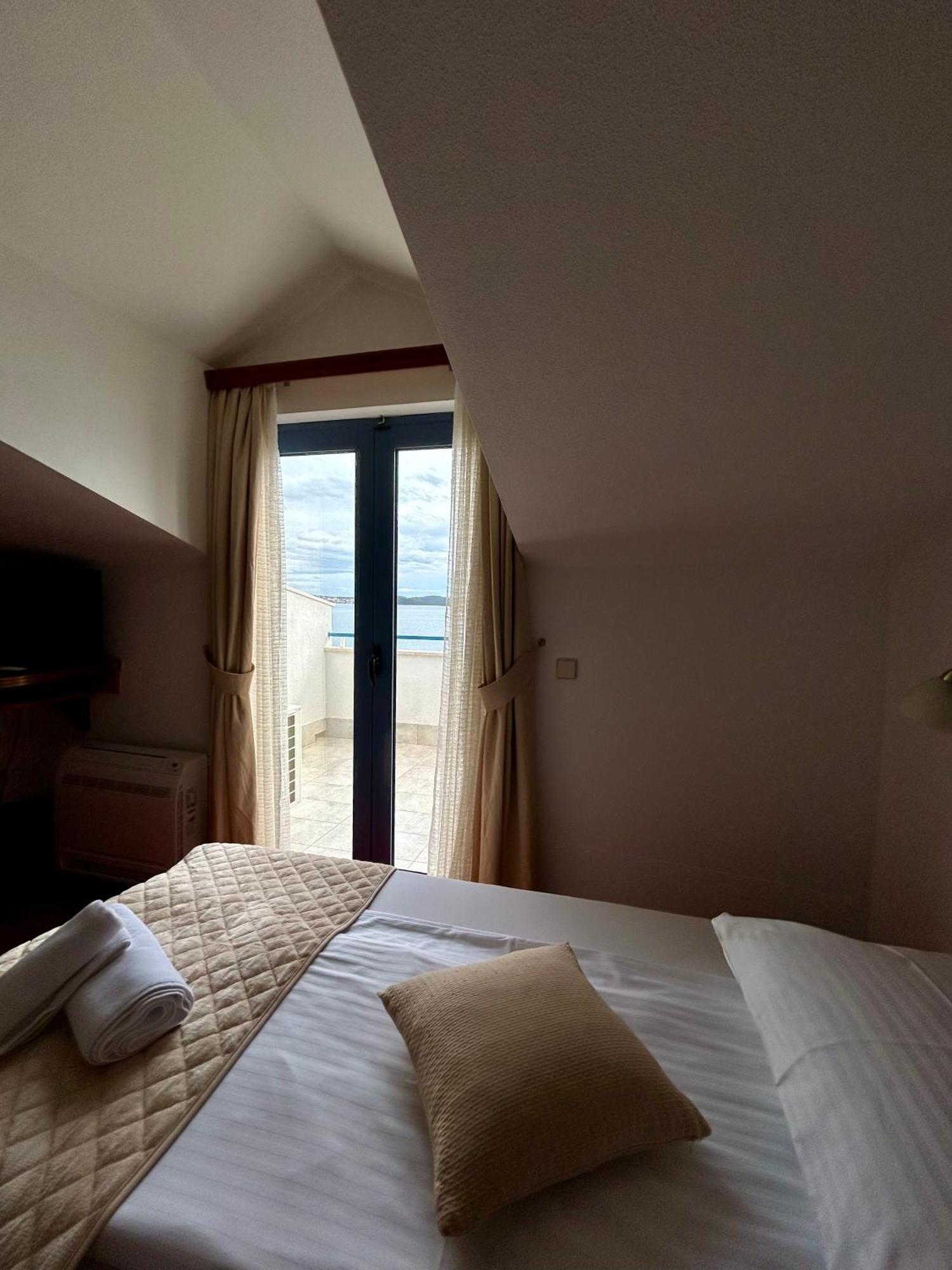 Hotel Bavaria Trogir Donji Seget Exterior foto